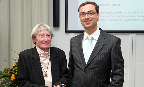 Prof. Dr. H. Chica Schaller und der Empfänger des Förderpreises, Dr. Andreas Fischer.